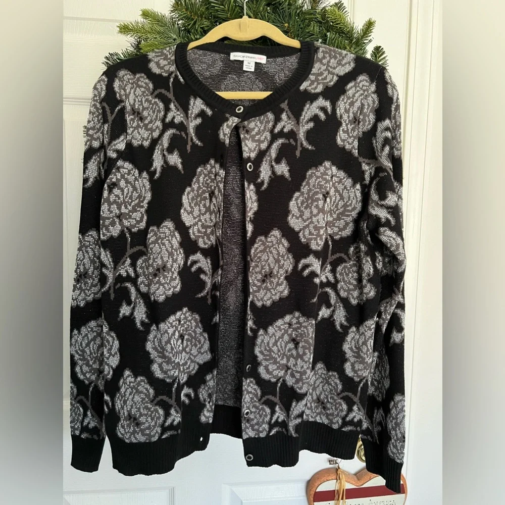 Isaac Mizrahi sweater euc size medium - Picture 2 of 9